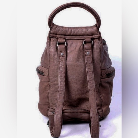 Old Trend Leather Backpack - Picture 2 of 6